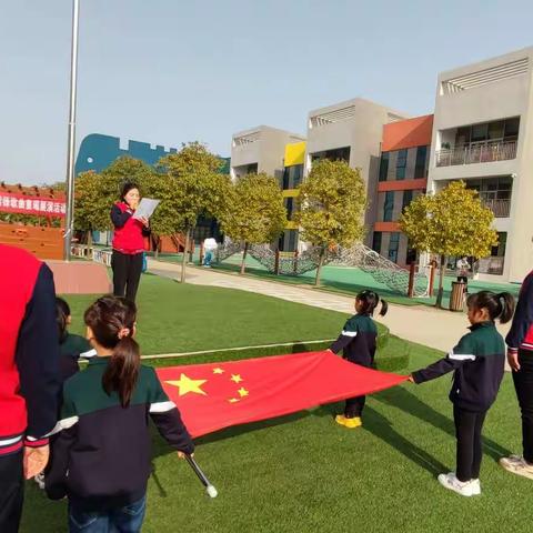 息县第一幼儿园升旗仪式:携手共建绿色家园