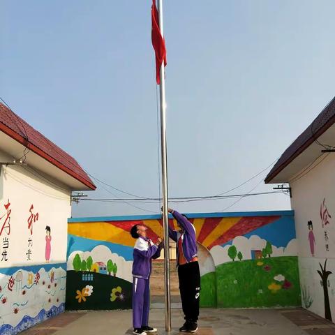 东伏落小学庆祝祖国70华诞——同升国旗，同唱国歌