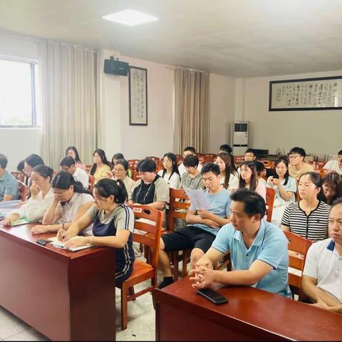 凝心聚力，共创辉煌           ———宜章思源实验学校初中部八年级组会议