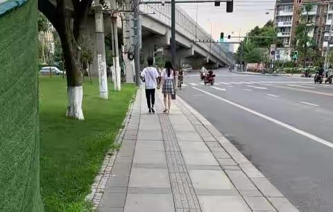 拆迁真的是普通人改变命运的最优途径，什么公务员上岸都是浮云。