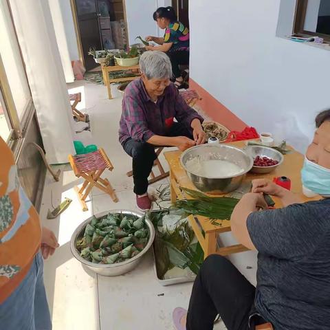 董家峪村慰问老年人，祝端午安康