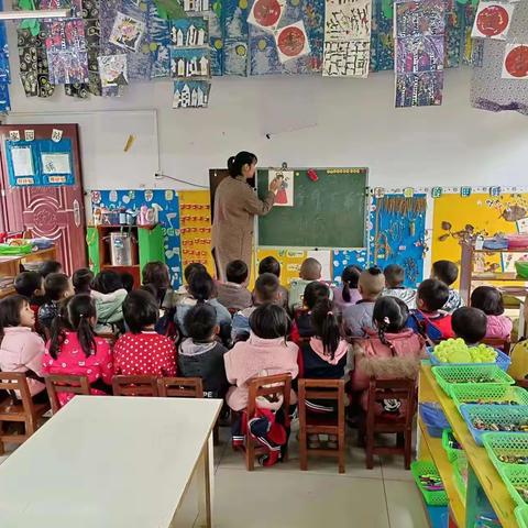 校椅镇东圩育苗幼儿园中班半个柠檬美术《汉服少女》