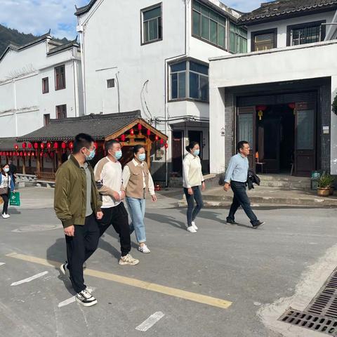 百镇共建看浙里，“中”“西”合璧展未来。