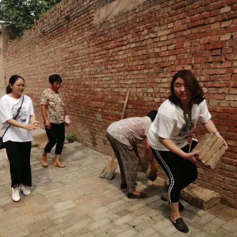 浮图店乡西柳村“万名干部回家乡”，与乡亲们携手共建美丽家园