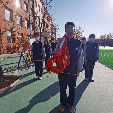 英才海天中学周一升旗仪式