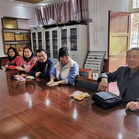 “不上你的当”，让幼儿在演练中学会保护自己。