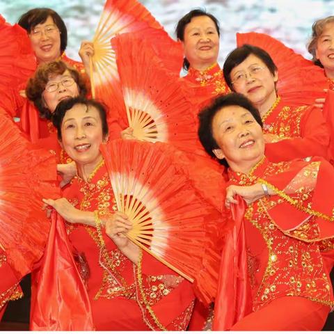 拥抱新时代  讴歌新生活