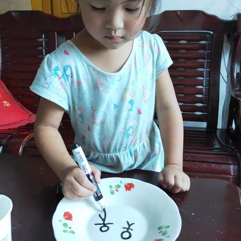 跳舞的小人（新狮街道中心幼儿园中一班何伊辰）