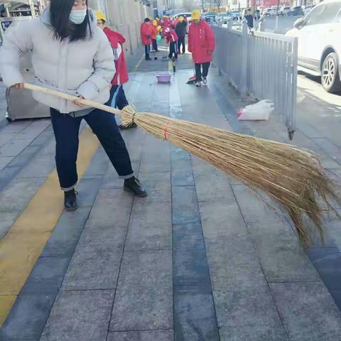 初雪满校园  扫雪护安全-----平城区十八校太阳城校区五年级扫雪纪实