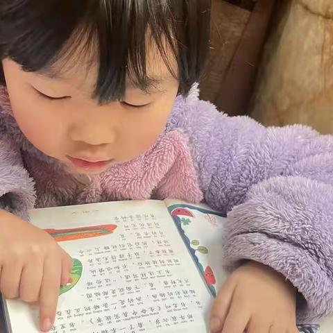 【阅读点亮智慧 书香润泽心灵】书墨飘香，亲子共读～渭河小学一年级四班亲子共读第十期