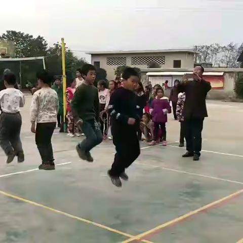 西河镇青石完小2018年班级团体跳绳赛
