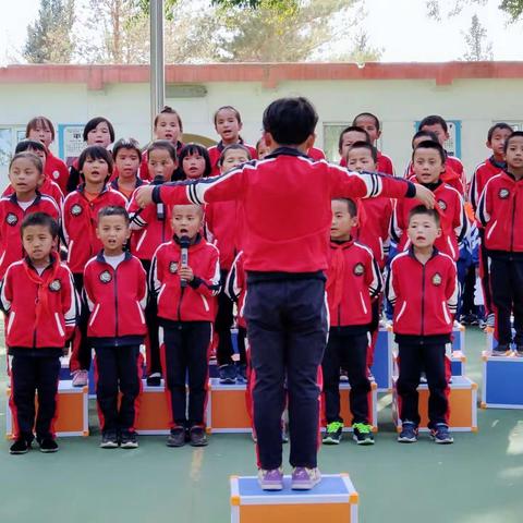 永久小学师生红歌嘹亮，祝福祖国妈妈生日快乐！繁荣昌盛！