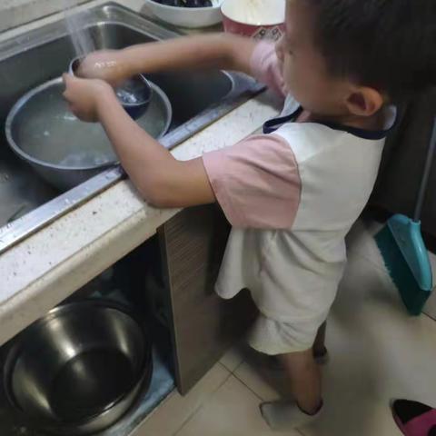 最美家庭——我是能干的小帮手