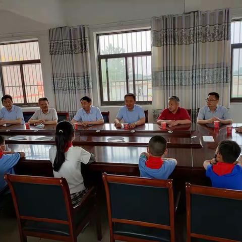 浓浓关爱，情暖童心——县领导来到罗塘中心校开展“六一”慰问活动