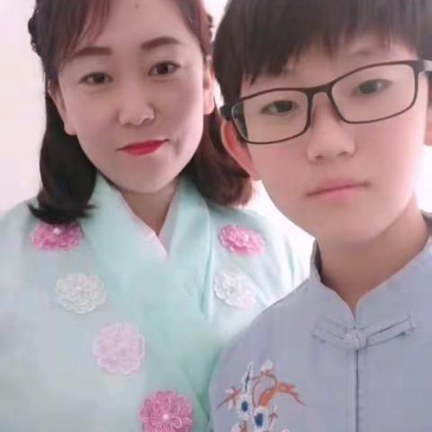 新北小学六年二班褚涵悦乐读书