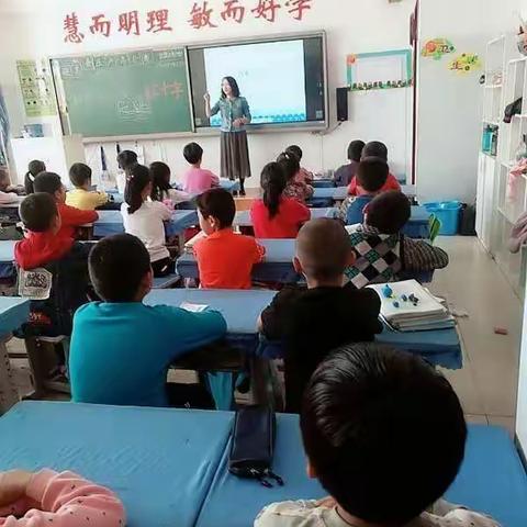 红十字旗帜心中飘扬――多伦县第四小学二年一班主题班会