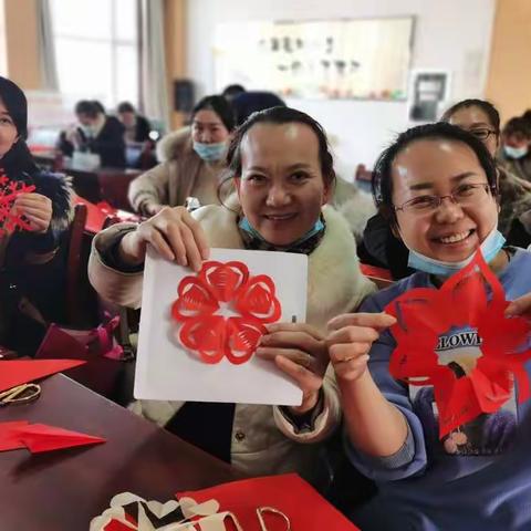 传承民间文化艺术——奎屯市第一小学教育集团（一小校区）开展寒假教师剪纸培训