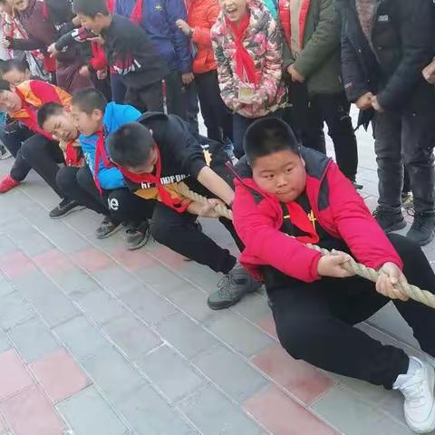 传承体育精神  共享比赛快乐——记洪水小学六年级组拔河比赛