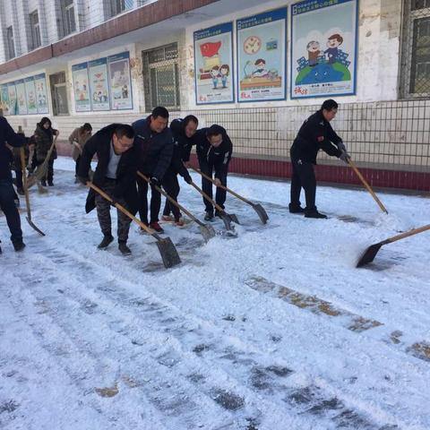 “三八”妇女节我们这样过                                            ——      迎秋里实验学校扫雪纪实