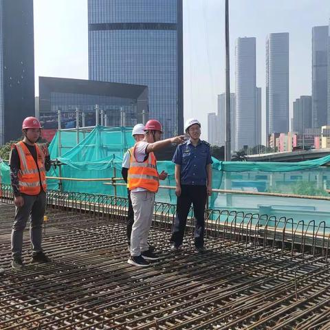 质监站赴香蜜湖路交通综合改善工程开展质量、安全文明施工和建筑工地施工围挡监督检查工作。