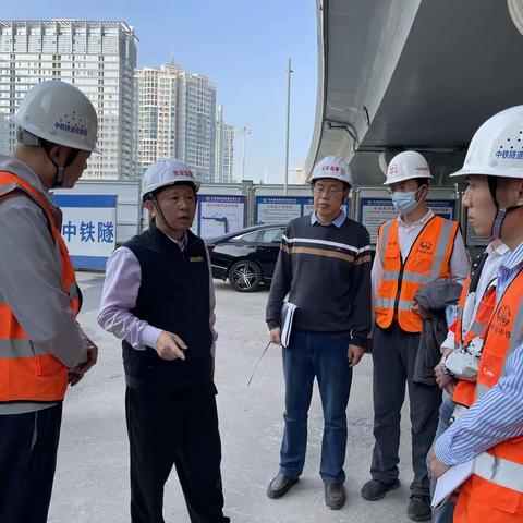 市交通质监站对香蜜湖路综合交通改善工程开展疫情防控“走流程”暨质量、安全生产督查