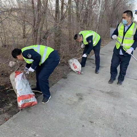 那仁塔拉收费所开展清理垃圾志愿活动 塑造优美所区环境