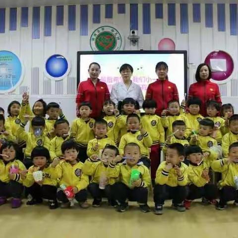 小小牙齿净又白