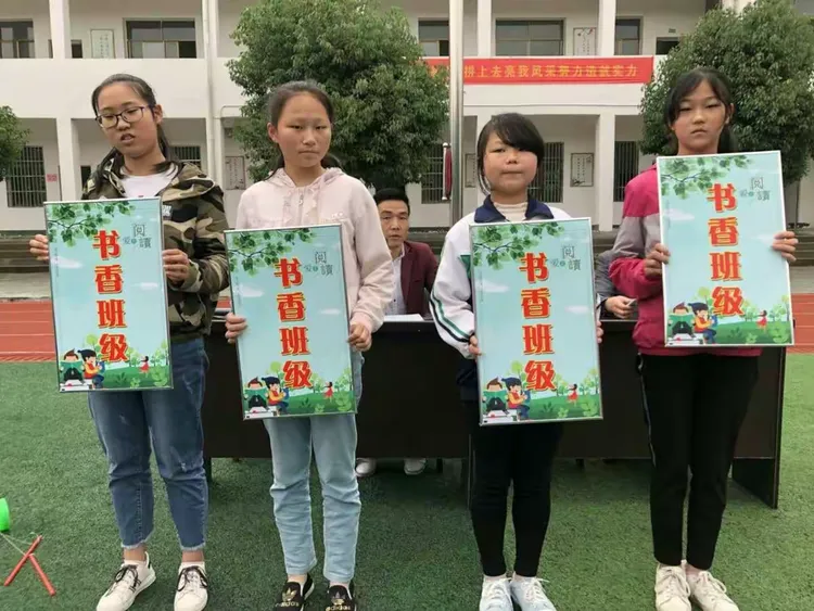 柳林乡中学开展"书香班级,文明寝室,最美卫生区"综合评比活动