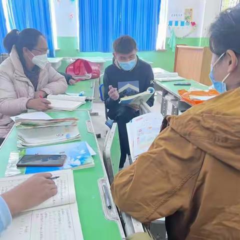 阿瓦提乡第一中心小学校本培训
