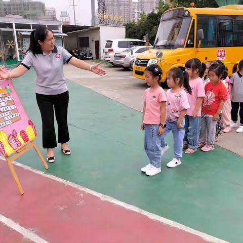 “欢迎回家！新学期，你我一起努力!祝福你，新学期，进步多多，收获多多!”