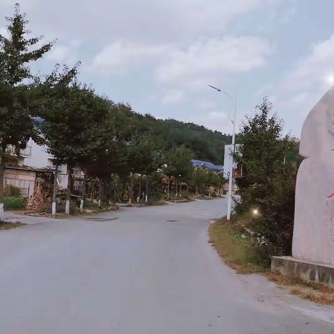 心系乡村贫困户，沉下身子下基层