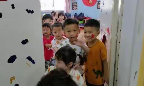 红黄蓝幼儿园小一班六一儿童节快乐