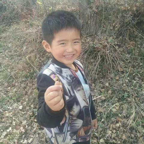 亲近自然 拥抱春天 ――坡头乡中心幼儿园踏青活动