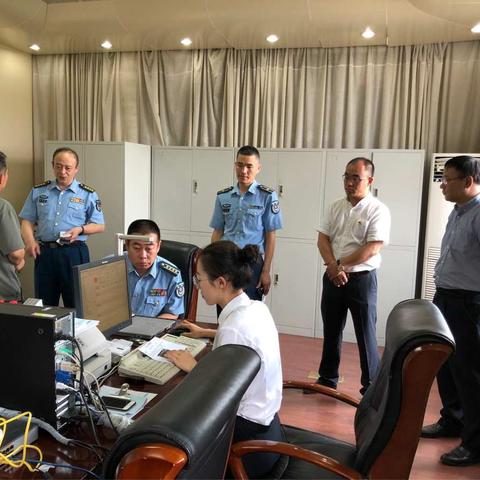 沈河支行刘冀中行长、高博副行长带领银燕支行到北部战区空军某部上门办理业务