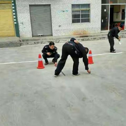 渔峡口交警中队下乡便民服务