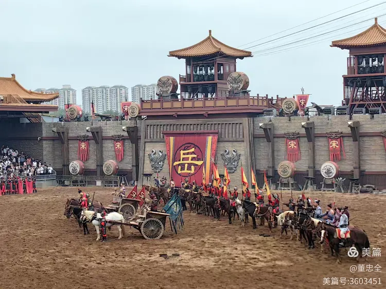 开封“清明上河园”经典实景演出《岳飞枪挑小梁王》惊艳全场