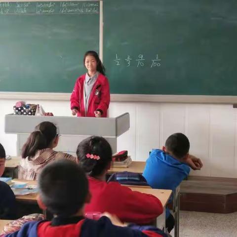 今天我做小老师――蔡嘉慧。