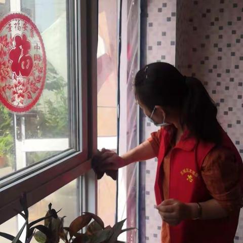 关爱老人，情暖社区