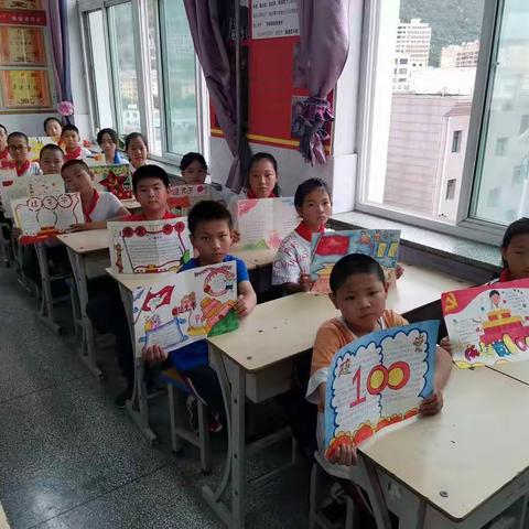 在建党100周年之际,刘志丹红小学军五三班举办“献礼建党100周年——画红色经典，传承红色基因”主题手抄报展。