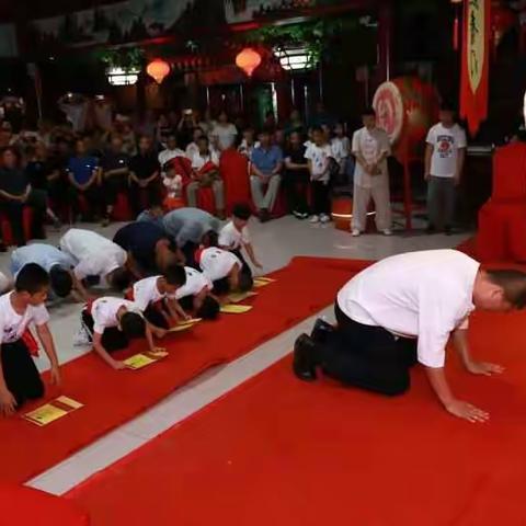 非物质文化遗产燕青拳后继有人：北京卢永超徒弟再收新徒，近百家武术门派掌门人前来祝贺。