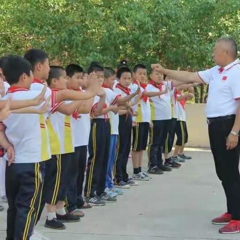 内蒙古自治区非物质文化遗产燕青拳传承人燕华师傅在学校传承燕青拳