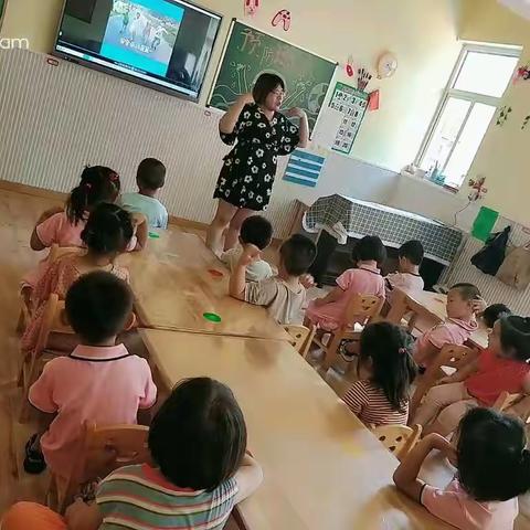 五一幼儿园小班防溺水活动