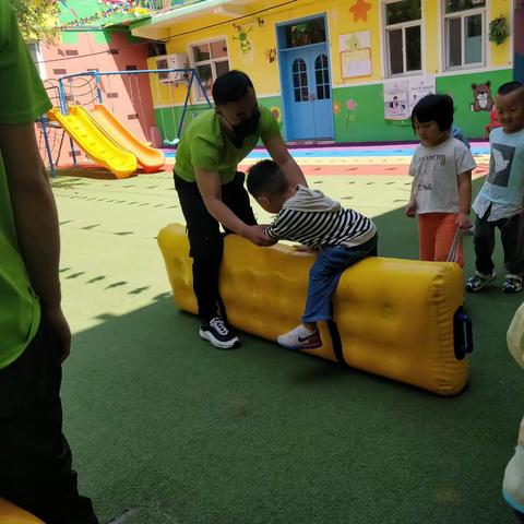 五一幼儿园                          小二班有趣又好玩的体智能活动
