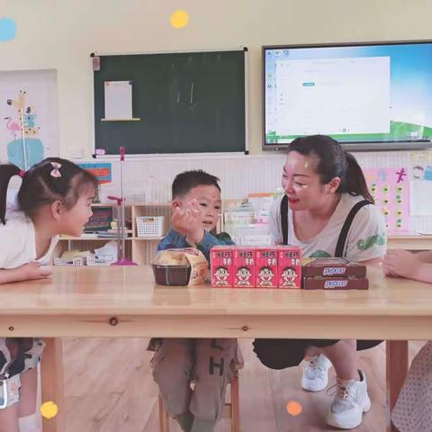 五一幼儿园小二班         宝贝朱家任小朋友               生日快乐