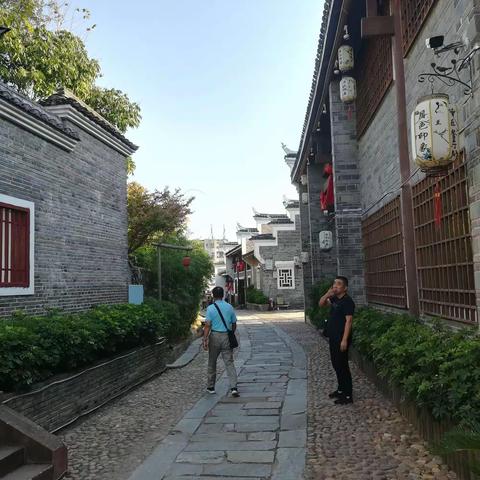 参观赣州宋代老城墙，八境台，郁孤台，蒋经国旧居，古宋代浮桥等……