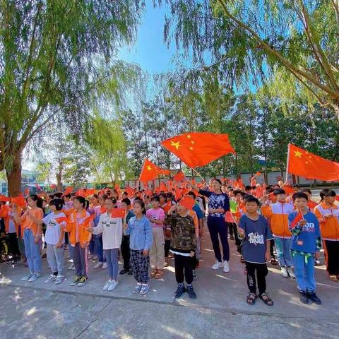 东方实验学校迎国庆升旗仪式活动