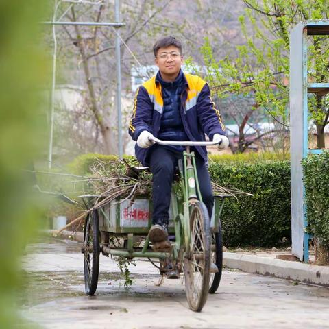 齐心搞好职场环境，合力共建幸福家园