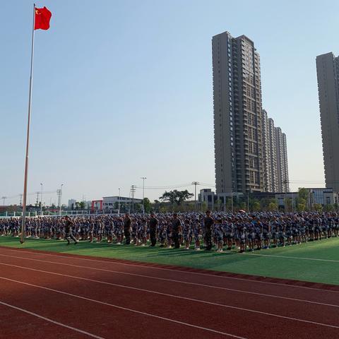 为庆祝新中国成立70周年赣州市第八中学举办国防教育活动