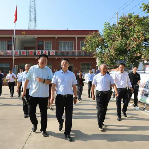 区委书记李湛调研二村乡村振兴“一三五”行动开展情况