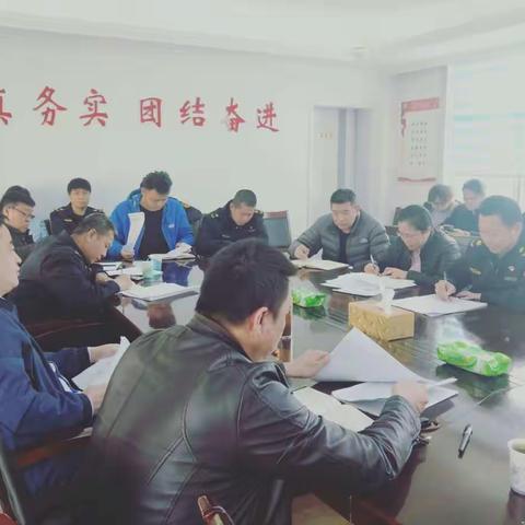 认真落实拆违拆临工作推进分析会，趵突泉执法中队加班加点在行动